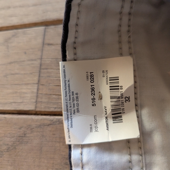 NWT Men's St. John's Bay Navy Blue Flat Front Shorts Size 32 - Picture 3 of 6